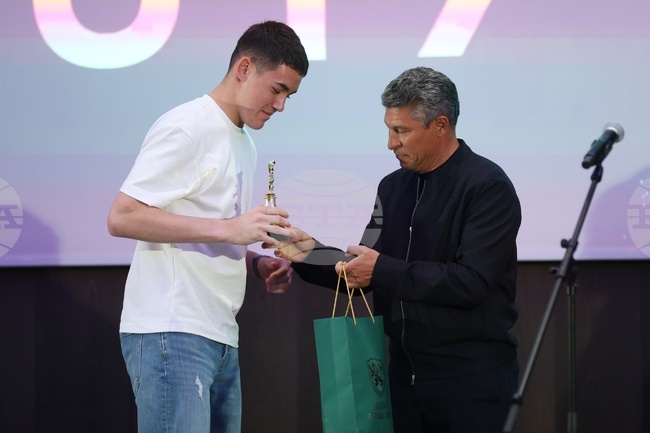 Красимир Балъков: “Трябва да активираме ММС и политиката, защото някъде липсват и елементарни съоръжения за футбол“