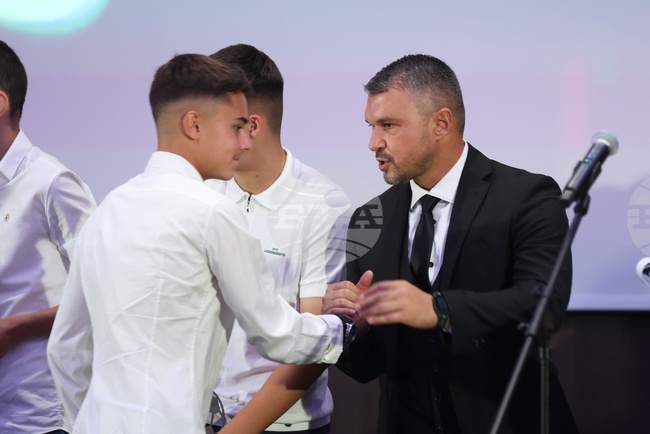 Президентът на БФС Георги Иванов посъветва младите таланти да обичат футбола и да имат своята лична мотивация, за да успеят