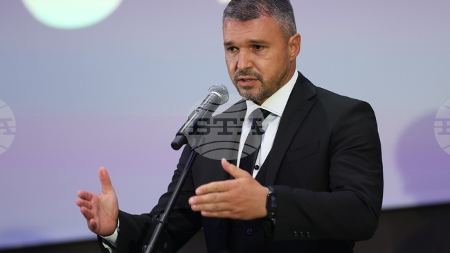 Валери Божинов: „В Италия и България имаше футболисти, които пушеха, пиеха и въпреки това печелеха“