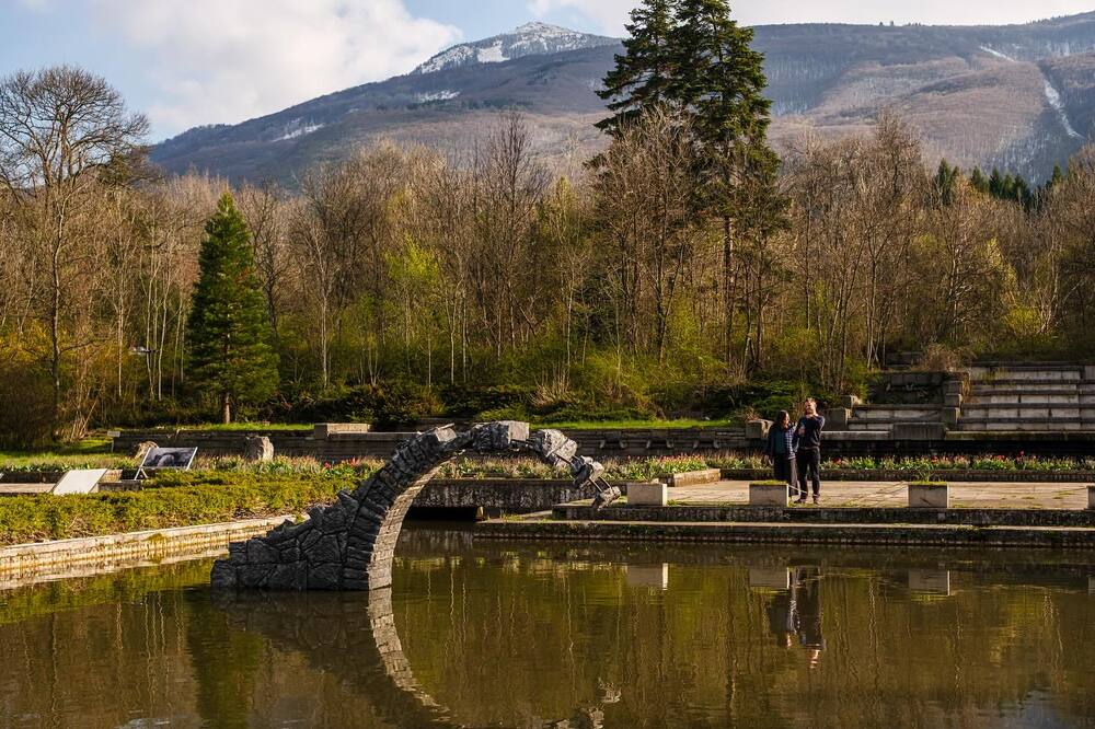 Националният исторически музей организира тур из изложбата „През призмата на границите“ и прожекция на филма „Коридор №8“
