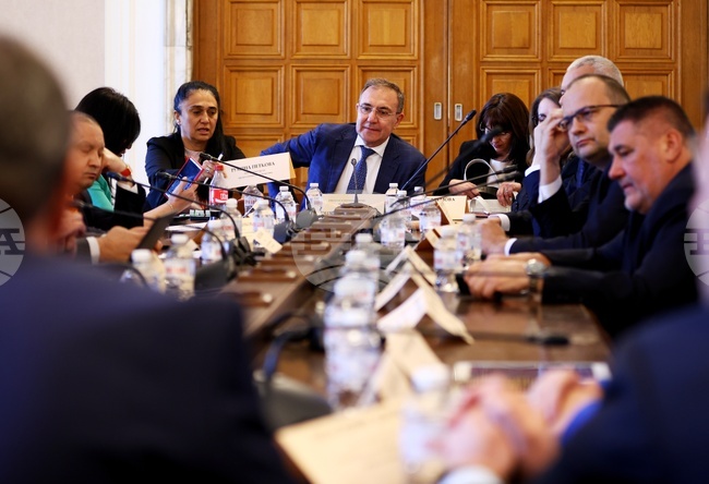 МТСП обмисля подкрепящи пакети за заетост и обучение за завръщащи се в България, каза заместник-министър Наталия Ефремова