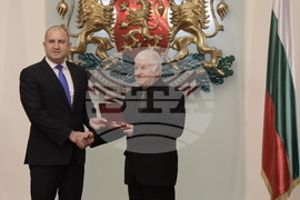 Президентът Румен Радев награди изтъкнати дейци в областта на културата, науката, образованието и медицината