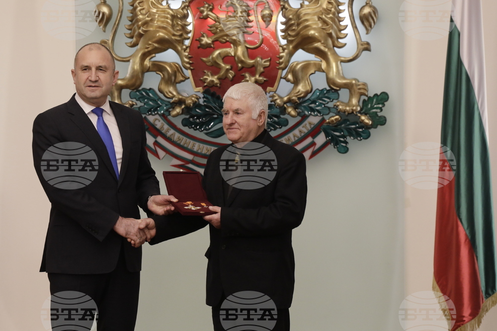 Президентът Румен Радев награди изтъкнати дейци в областта на културата, науката, образованието и медицината