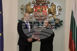 Президентът Румен Радев награди изтъкнати дейци в областта на културата, науката, образованието и медицината