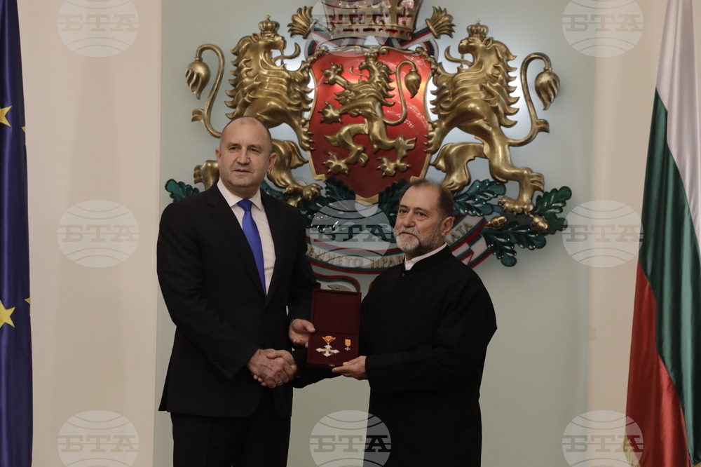 Президентът Румен Радев награди изтъкнати дейци в областта на културата, науката, образованието и медицината