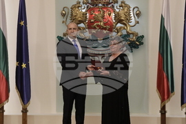 Президентът Румен Радев награди изтъкнати дейци в областта на културата, науката, образованието и медицината