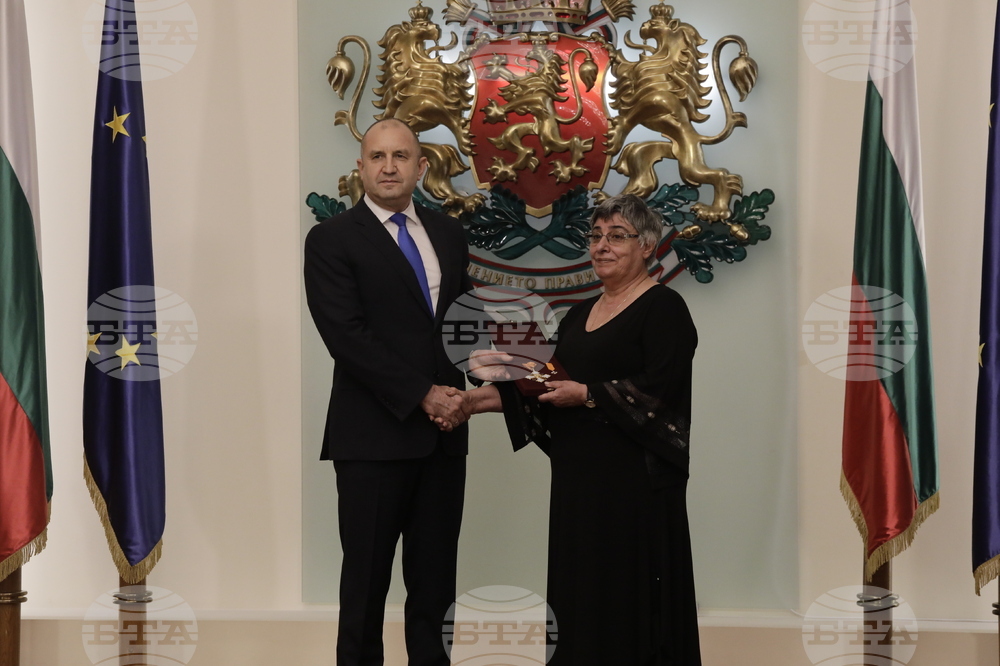 Президентът Румен Радев награди изтъкнати дейци в областта на културата, науката, образованието и медицината