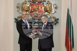 Президентът Румен Радев награди изтъкнати дейци в областта на културата, науката, образованието и медицината