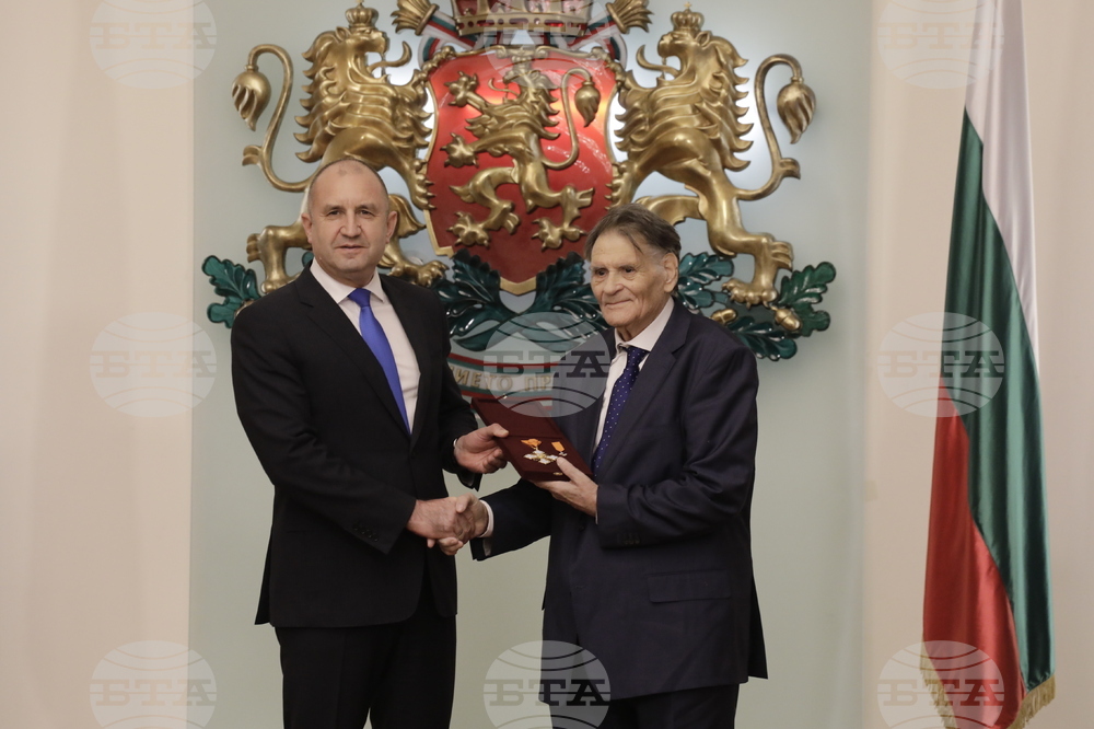 Президентът Румен Радев награди изтъкнати дейци в областта на културата, науката, образованието и медицината