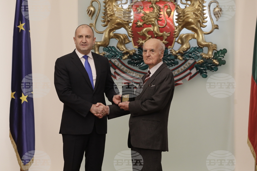 Президентът Румен Радев награди изтъкнати дейци в областта на културата, науката, образованието и медицината