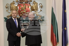 Президентът Румен Радев награди изтъкнати дейци в областта на културата, науката, образованието и медицината