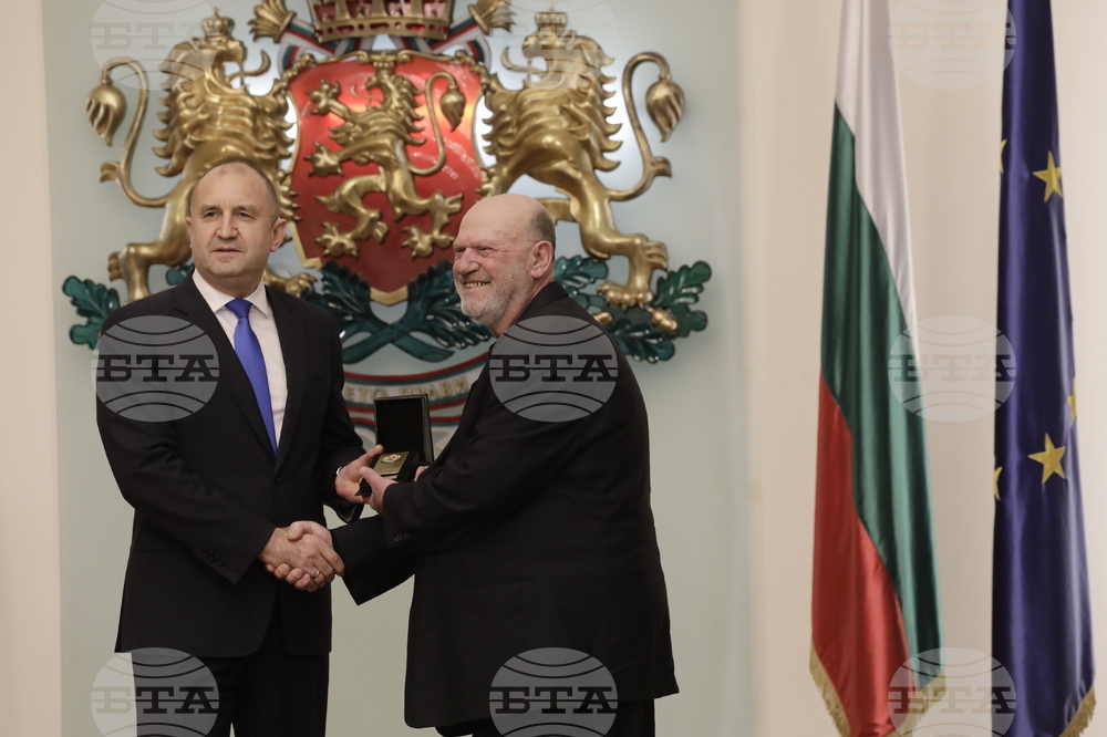 Президентът Румен Радев награди изтъкнати дейци в областта на културата, науката, образованието и медицината