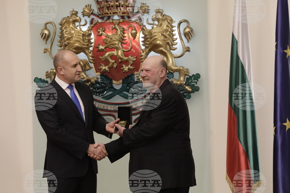Президентът Румен Радев награди изтъкнати дейци в областта на културата, науката, образованието и медицината