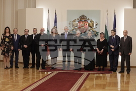 Президентът Румен Радев награди изтъкнати дейци в областта на културата, науката, образованието и медицината
