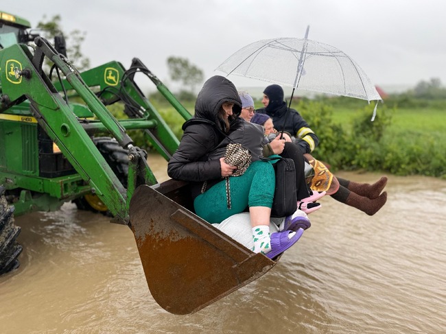 Десетки селища в Румъния са засегнати от наводнения, причинени от обилни дъждове