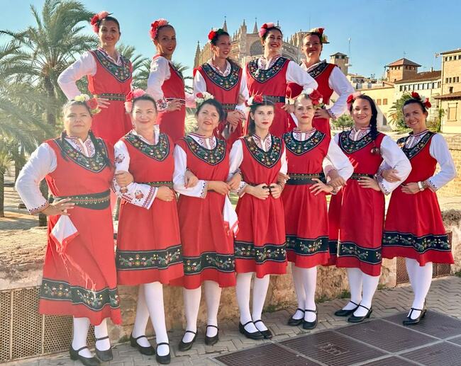 Очакваме събора в Лион с радост и вълнение, ще се представим с авторски танц, каза пред БТА Красимира Бозова от „Весело хоро“ в Лондон