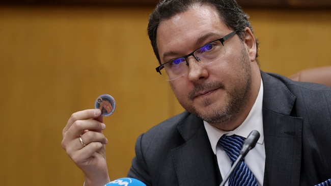 Planned Purchase of Religious Icon Stickers and Magnets Sparks Dispute between Current and Former Interior Ministers