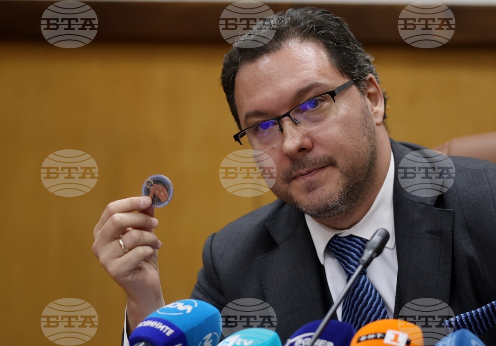 Planned Purchase of Religious Icon Stickers and Magnets Sparks Dispute between Current and Former Interior Ministers