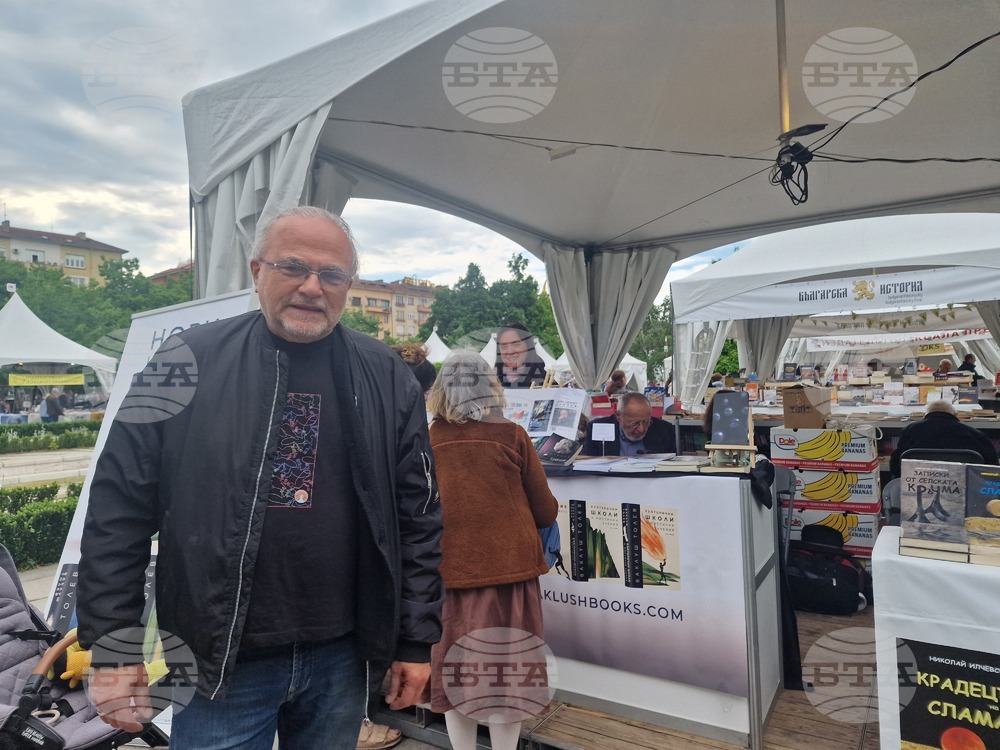 Панаирът на книгата е чудесен начин хората да минат покрай литературата, както се движат през своето ежедневие, каза Владимир Левчев