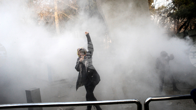 Студентски протест избухна в университета "Шариф" в Техеран