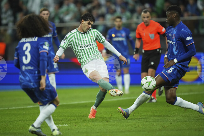 Атлетико Мадрид предлага 30 милиона евро за халфа на Бетис Кардосо