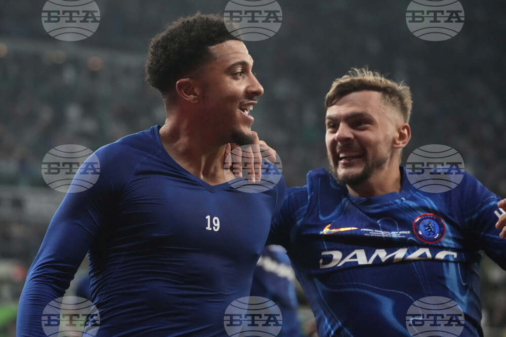 Санчо напуска Манчестър Юнайтед, Астън Вила и Галатасарай се интересуват от него