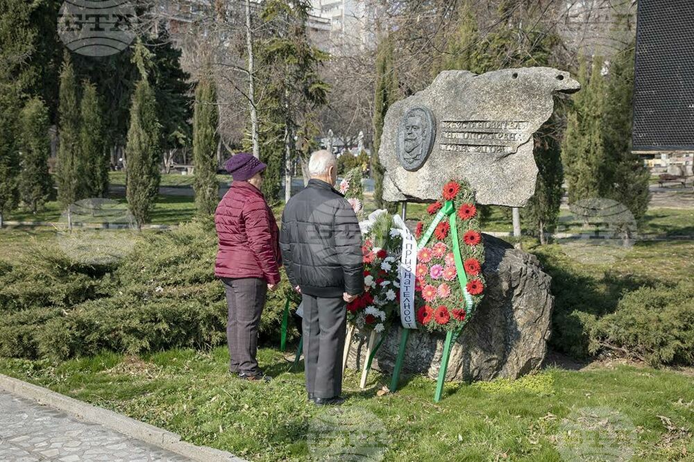 С венци и цветя отбелязаха 160 години от рождението на Никола Каишев, един от възстановителите на опожарена Стара Загора