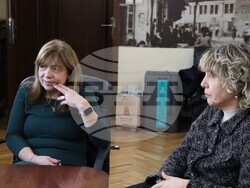 Снимка: Община Хасково - Кметът на Община Хасково Станислав Дечев награди днес носителя на Златната купа на Международната олимпиада по английски език