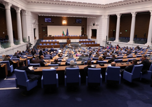 Парламентът прие на първо четене законови промени, свързани с доставката на вода за напояване