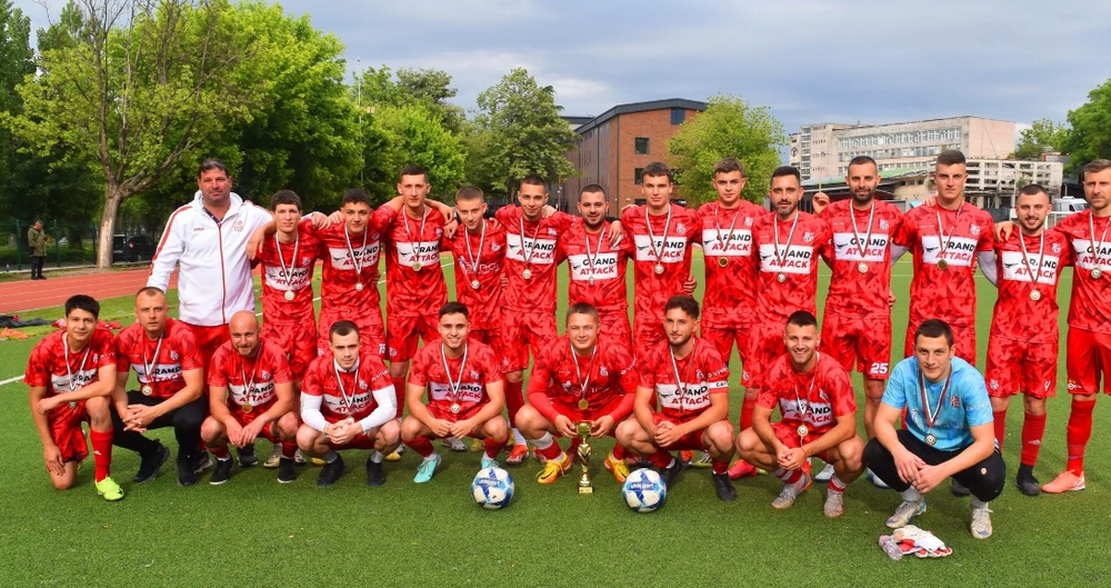 Десет години след последното участие на Хасково в професионалния футбол местният тим се стяга за завръщане в Трета лига