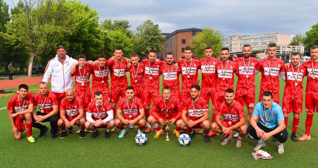 Десет години след последното участие на Хасково в професионалния футбол местният тим се стяга за завръщане в Трета лига