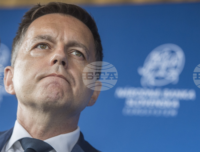 ТАСР: Словашки съд призна члена на ЕЦБ Петер Кажимир за виновен в корупция