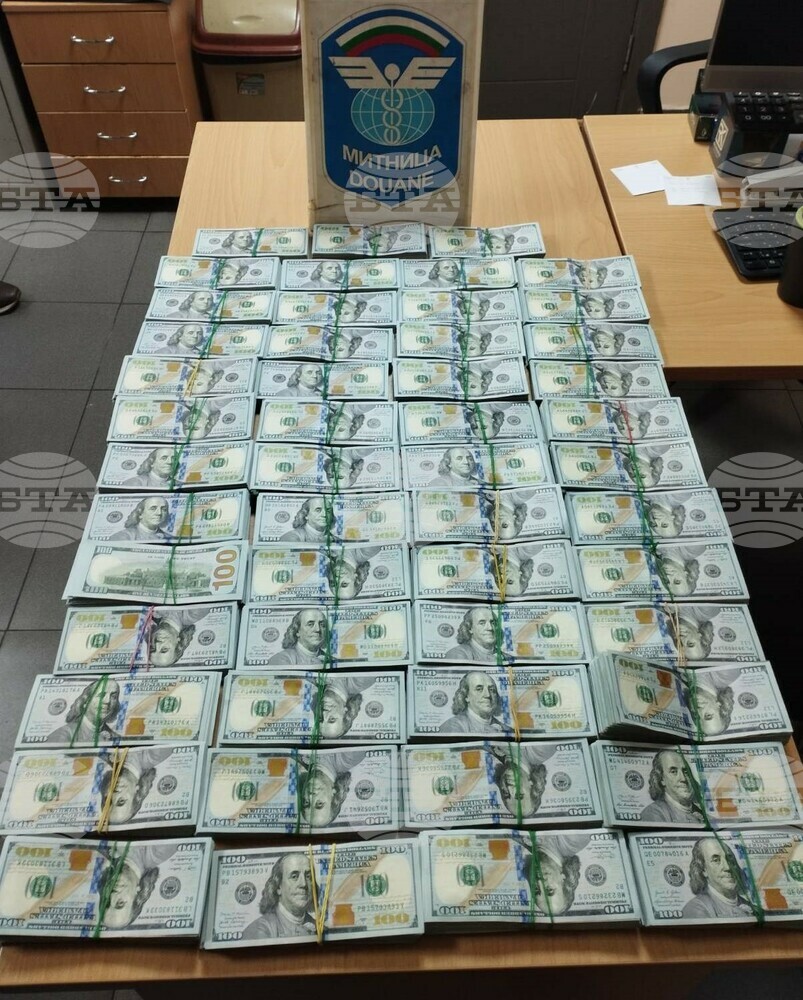 Двама турски граждани са обвинени за пренос на недекларирана валута за общо над 1 млн. лева през ГКПП "Капитан Андреево"