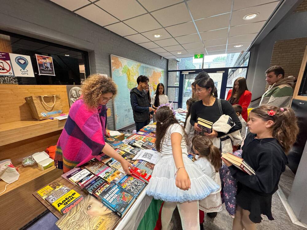 Училище „Св. св. Кирил и Методий” в Нидерландия отбеляза 24 май с тържество и книжен базар 