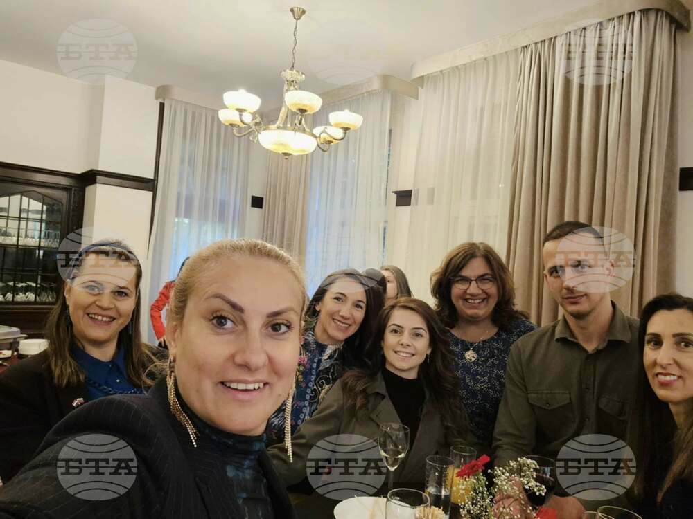 Ученици от училище „Св. св. Кирил и Методий” в Нидерландия участваха в прием, посветен на 24 май, в Посолството ни в Хага