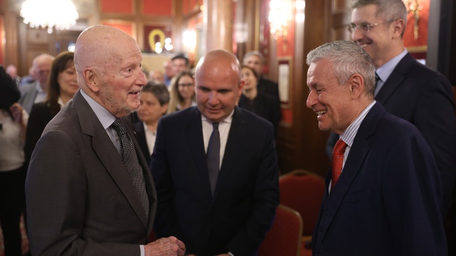 Former PM Saxe-Coburg-Gotha Says Bulgaria's Eurozone Accession Will Further Integrate Country, Benefit Everyone