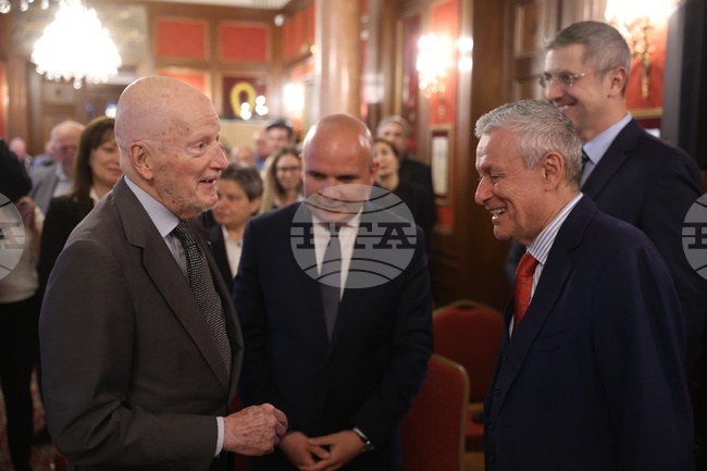 Former PM Saxe-Coburg-Gotha Says Bulgaria's Eurozone Accession Will Further Integrate Country, Benefit Everyone