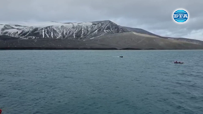Корабът „Св. св. Кирил и Методий“ хвърли котва на остров Дисепшън, разтоварва материали за испанската база там