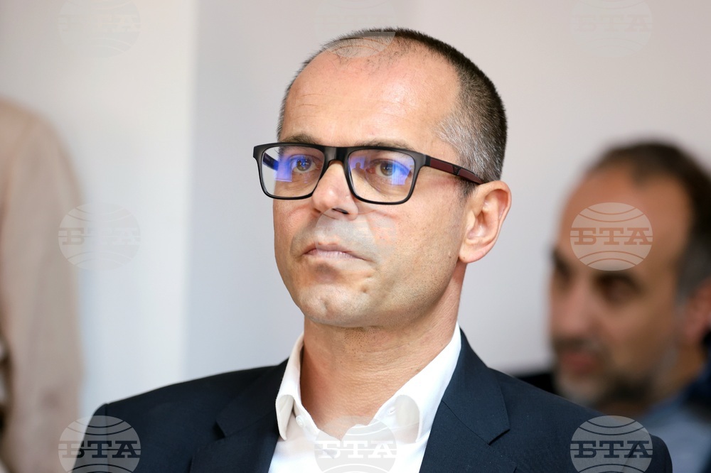 Въвеждането на еврото не е само финансова операция, а ангажираност към бъдещето на страната, заяви вр. и.д. председател на КЗП Александър Колячев