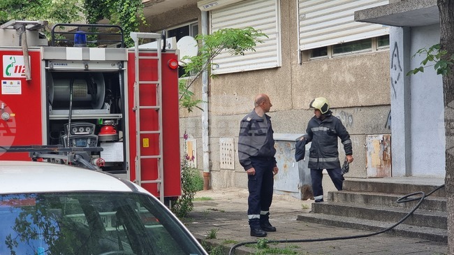 Разследват опит за палеж на входна врата в Сливен