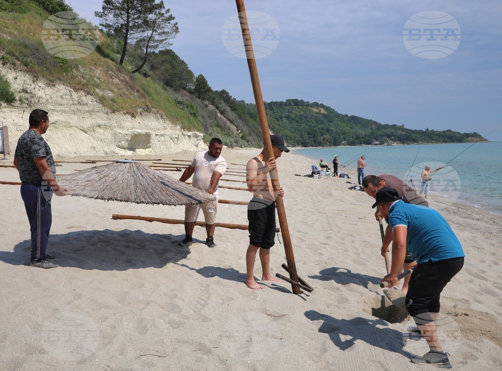 Носителят на "Син флаг" плаж Хижа "Черноморец" край Варна привлича туристи със съхранената природна красота