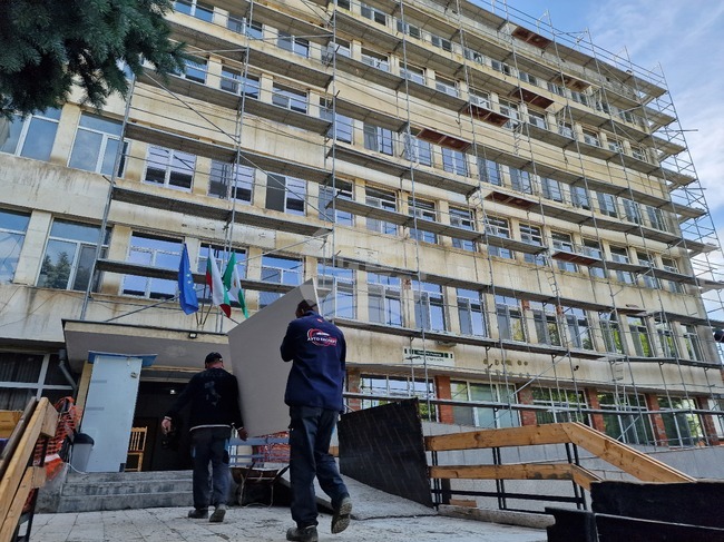 Напредва ремонтът на Дома за възрастни в Разград