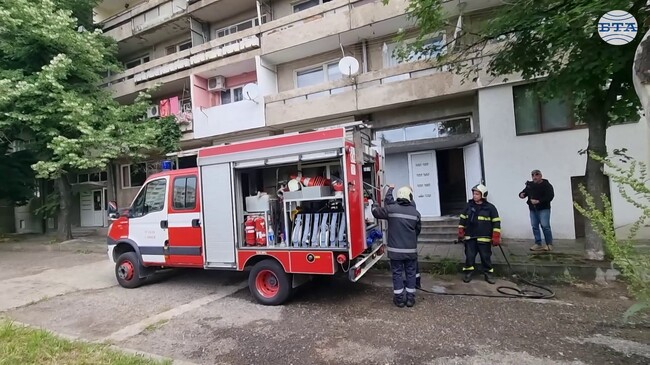 Два екипа на пожарната потушиха пожар в апартамент в сливенския квартал "Дружба"