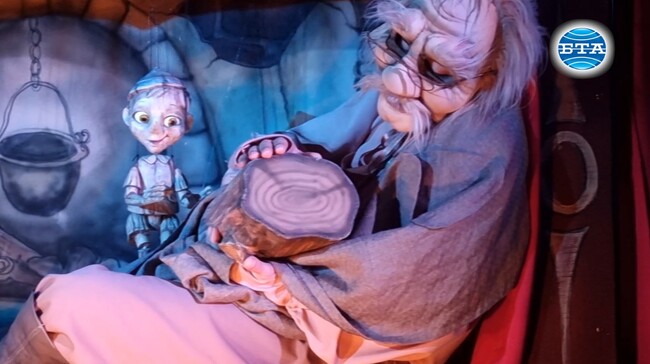 „Златното ключе“ е първата за годината премиера на Кукления театър в Ямбол