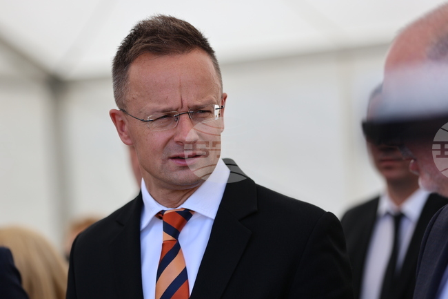 Унгария разбира и високо оценява усилията на България като надежден партньор в преноса на газ, каза унгарският министър Петер Сиярто 