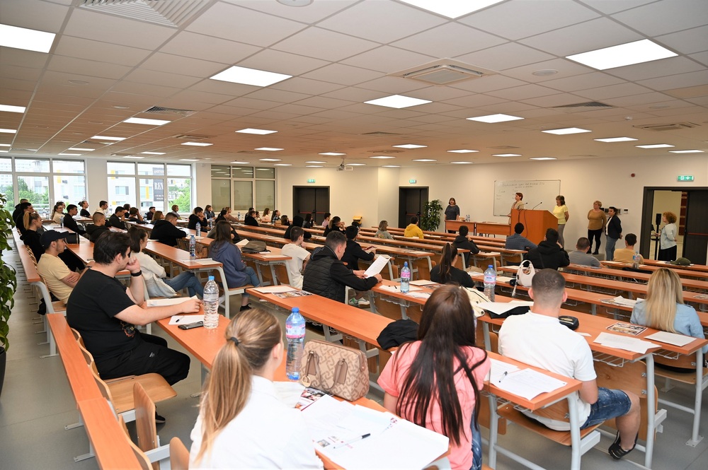 УНСС организира Единен приемен изпит по математика за кандидат-студенти, във формат на матура за общообразователна подготовка