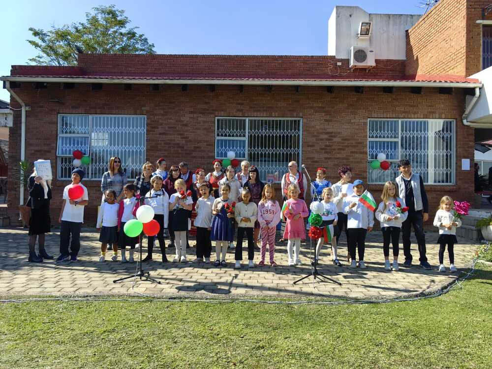 Екипът на Посолството на България в Южна Африка участва в честването на 24 май в град Мидранд 