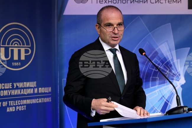 За мен това не са професии на бъдещето, защото те вече чукат на вратата, каза министър Гроздан Караджов