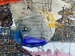 Стилияна Узунова подрежда над 20 платна в новата си експозиция. Снимка: Екипът на събитието