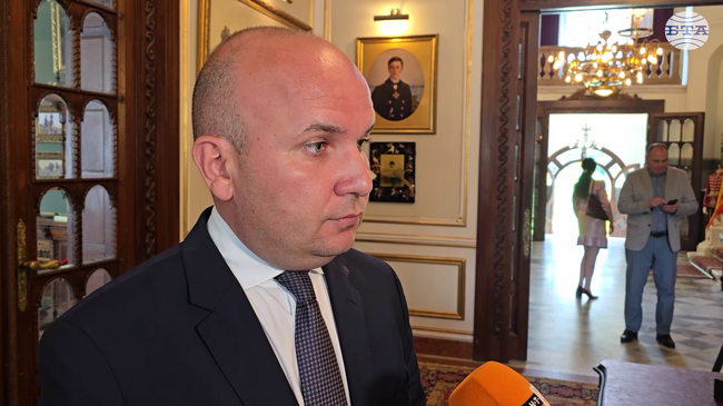 Нека не бързаме с идеята за нова партия и нов председател, това изисква възстановяване на доверие, каза Илхан Кючюк